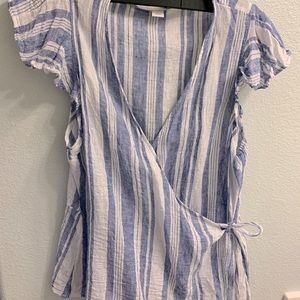 Old navy striped chambray blouse! Size Medium